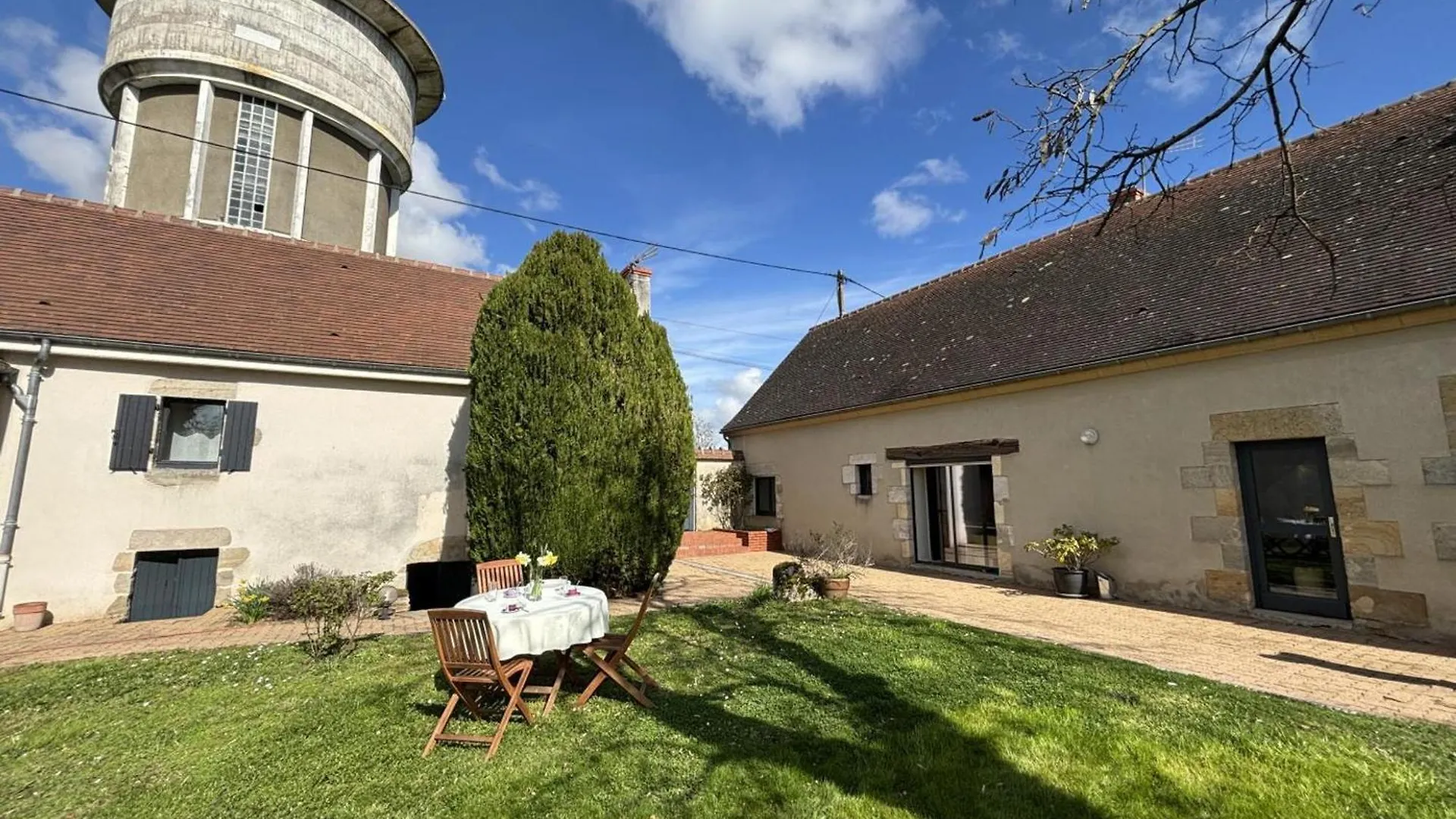 Gite Confort Au Coeur De L'Allier : Randonnees, Canoe, Peche, Vignoble, Terrasse, Tout Inclus - Fr-1-489-512 Contigny 0*,  France